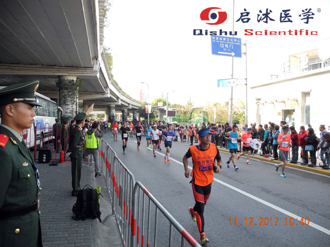 上海马拉松赛移动急救人员